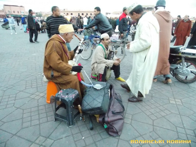 Фото музикантів теж платне